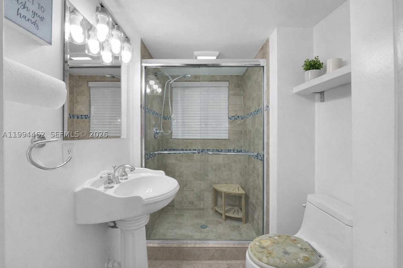Real estate property located at 335 Virginia St, Broward, Virginia Beach Resort, Hollywood, FL