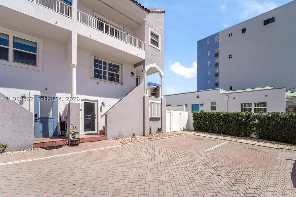 Real estate property located at 335 Virginia St, Broward, Virginia Beach Resort, Hollywood, FL