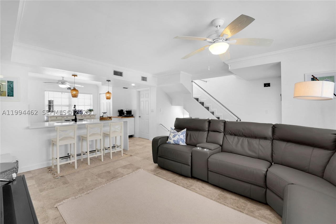 Real estate property located at 335 Virginia St, Broward, Virginia Beach Resort, Hollywood, FL