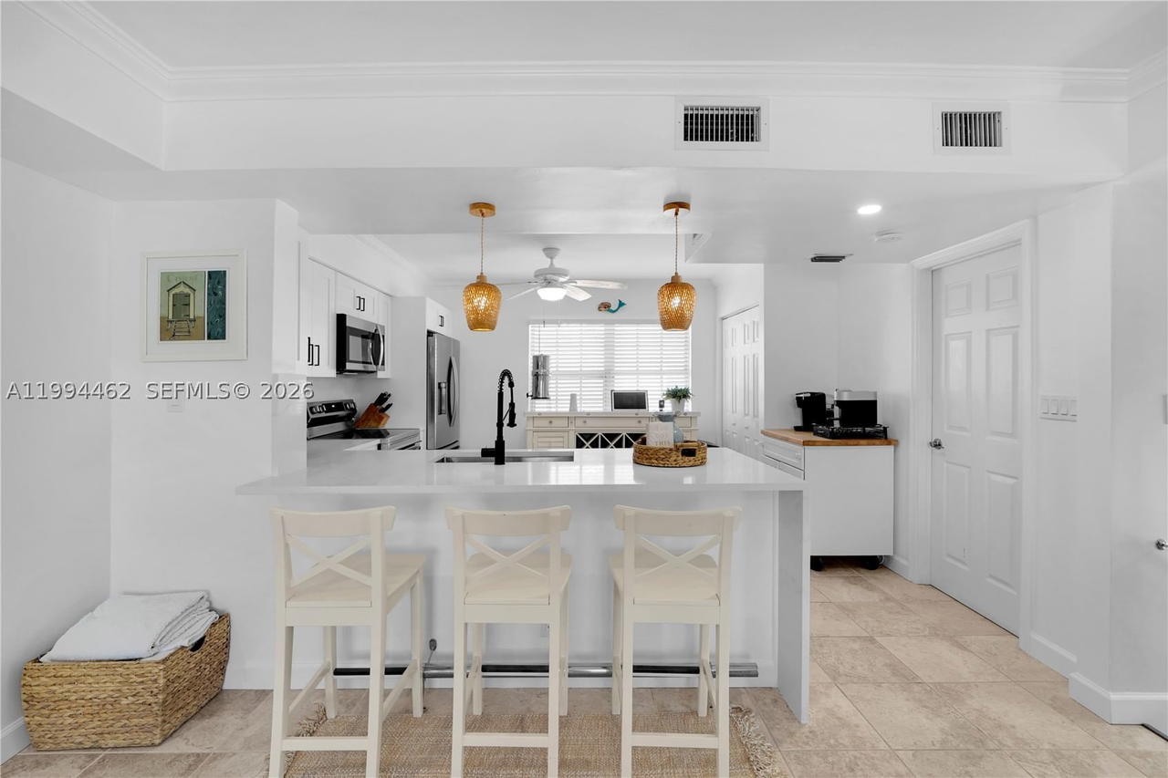Real estate property located at 335 Virginia St, Broward, Virginia Beach Resort, Hollywood, FL