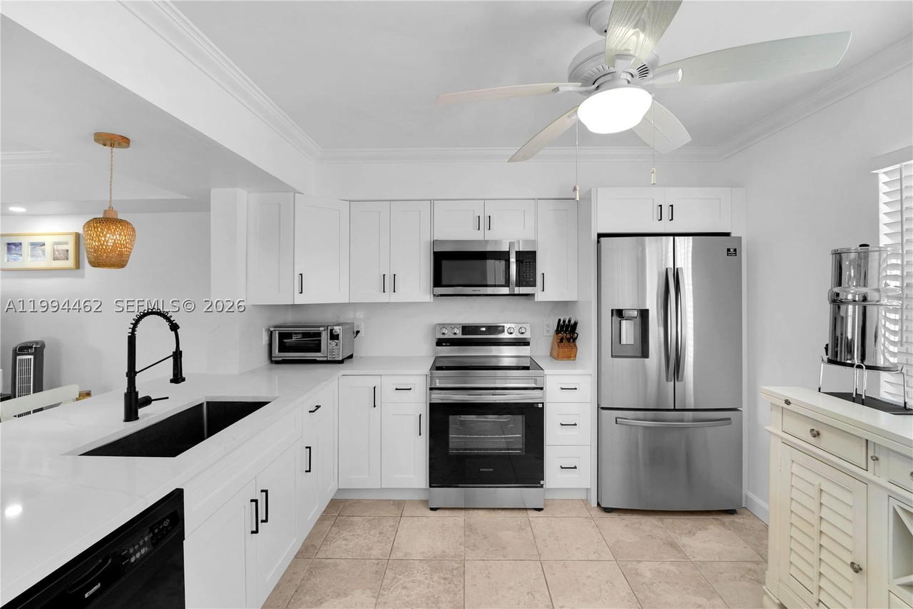 Real estate property located at 335 Virginia St, Broward, Virginia Beach Resort, Hollywood, FL