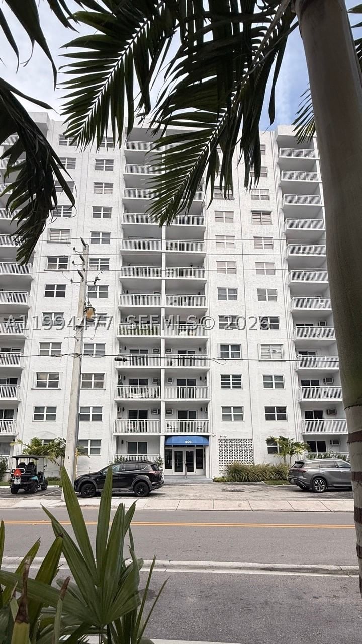 Real estate property located at 200 Birch Rd #211, Broward, Leisure Beach Condo, Fort Lauderdale, FL