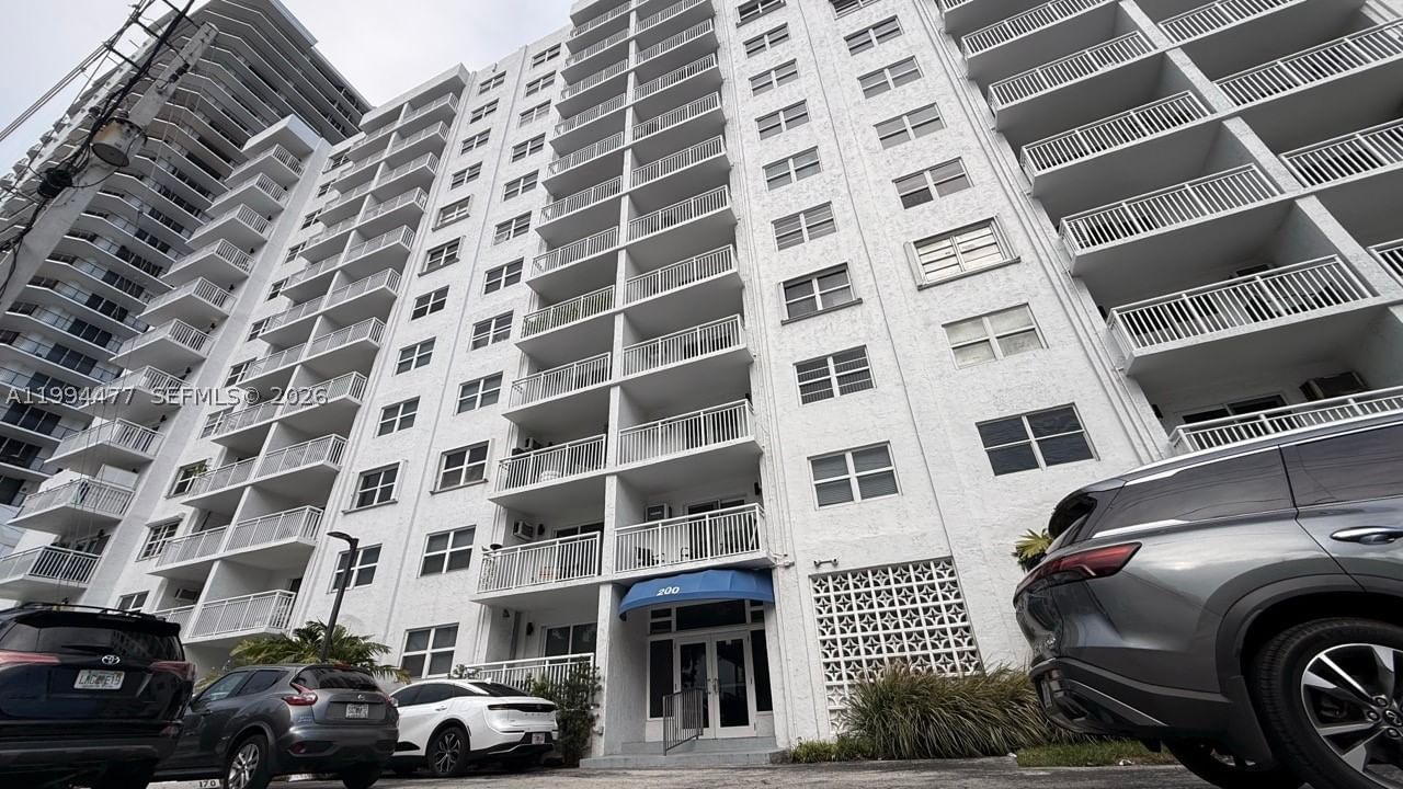 Real estate property located at 200 Birch Rd #211, Broward, Leisure Beach Condo, Fort Lauderdale, FL