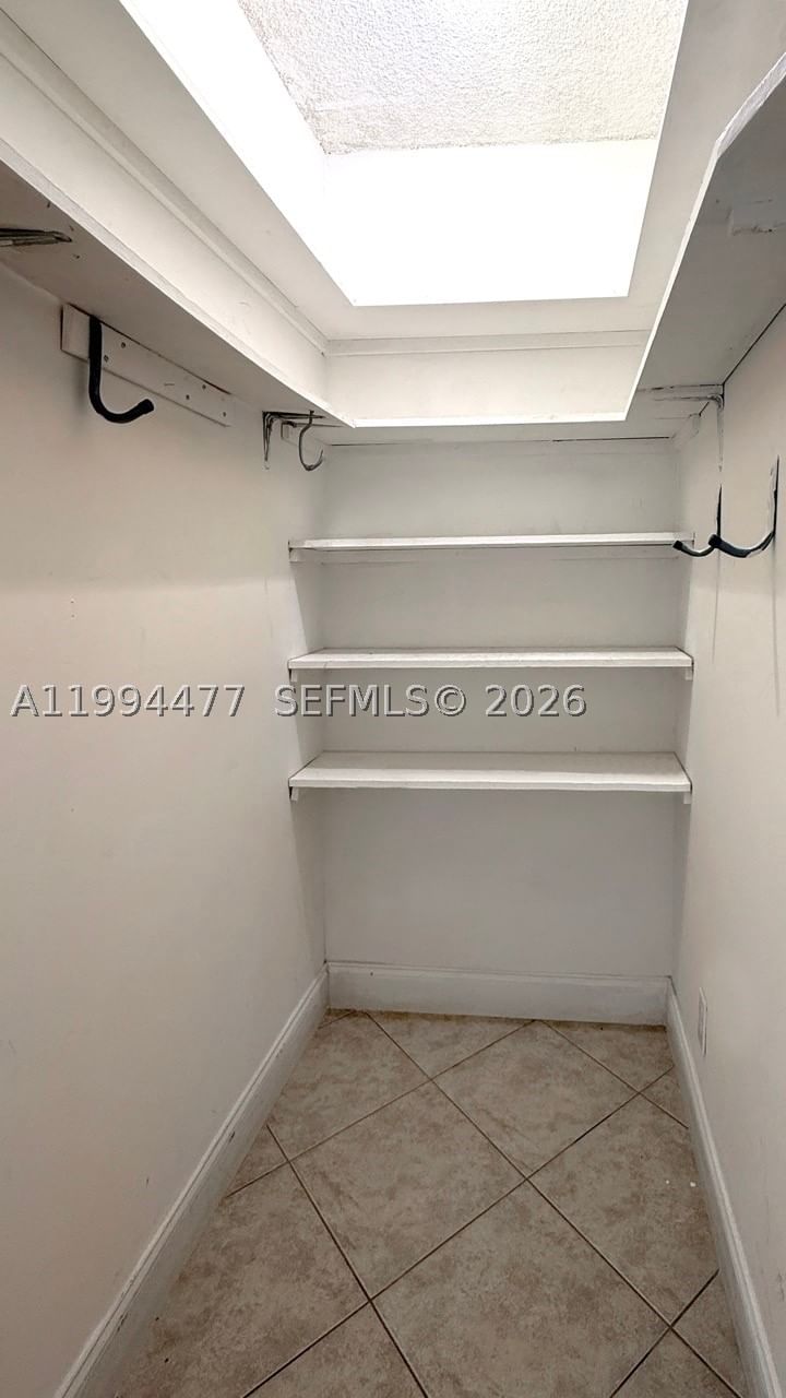 Real estate property located at 200 Birch Rd #211, Broward, Leisure Beach Condo, Fort Lauderdale, FL