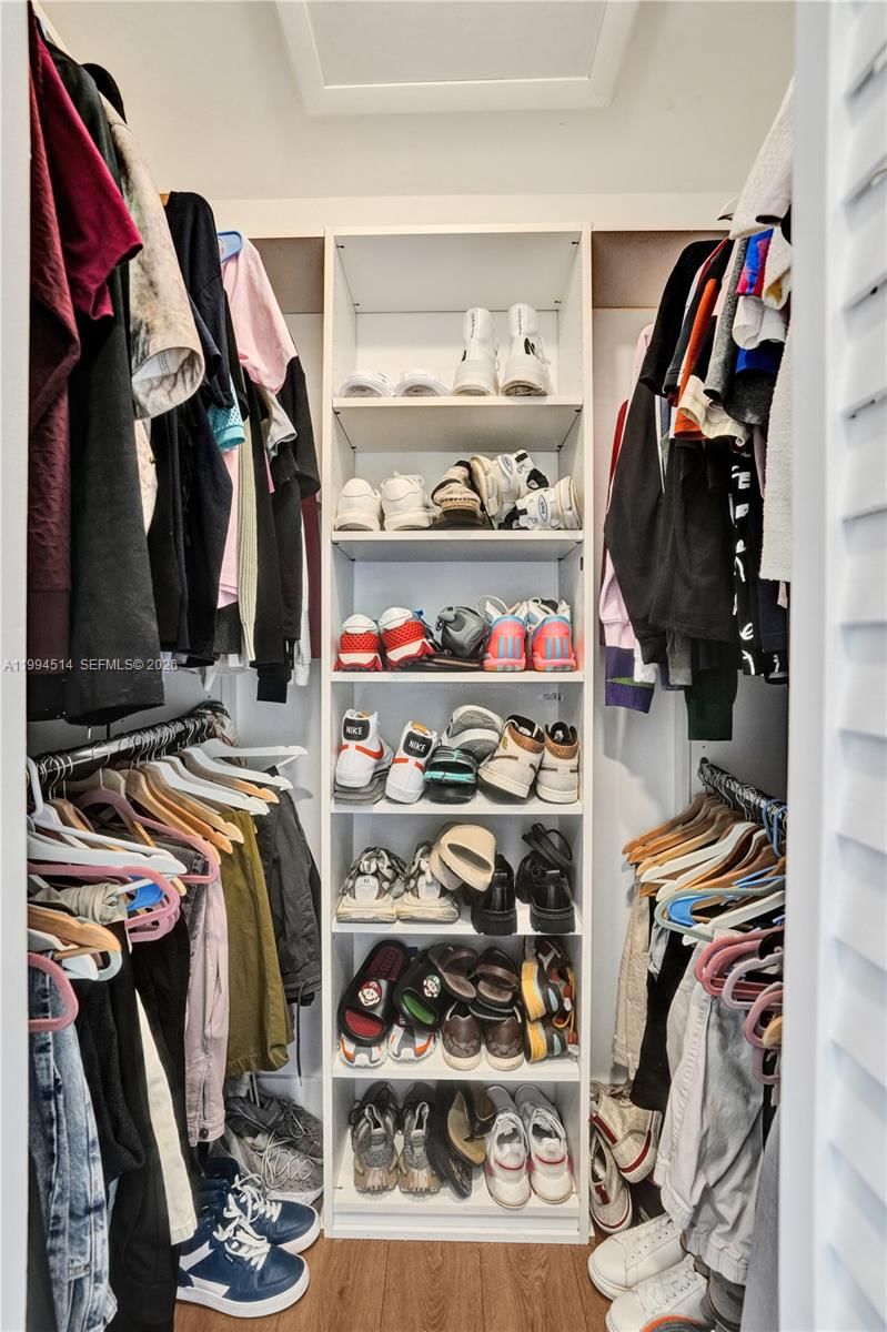 Real estate property located at 15463 57th St, Miami-dade, Westwind Lakes Sec 4, Miami, FL