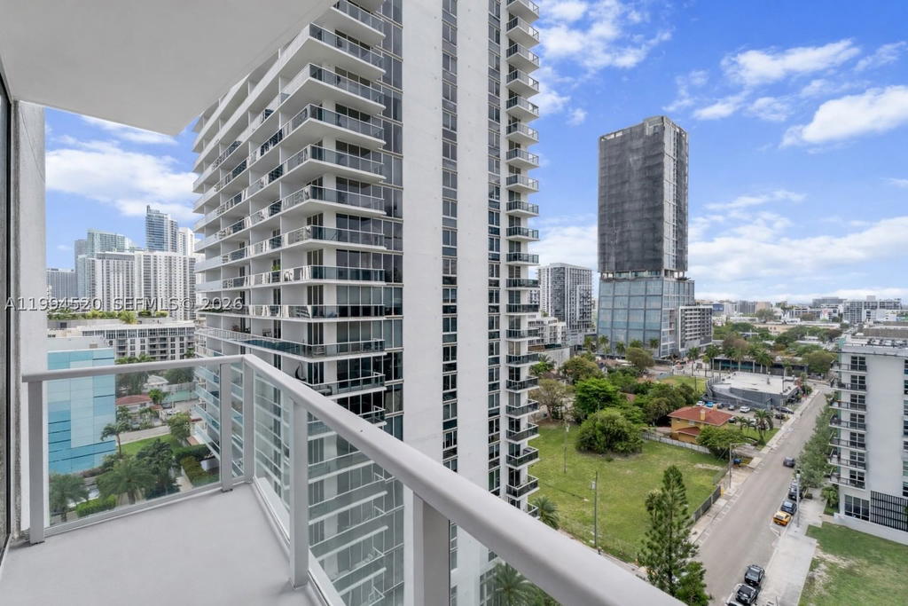 Real estate property located at 601 27th St #1202, Miami-dade, The Crimson Condo, Miami, FL