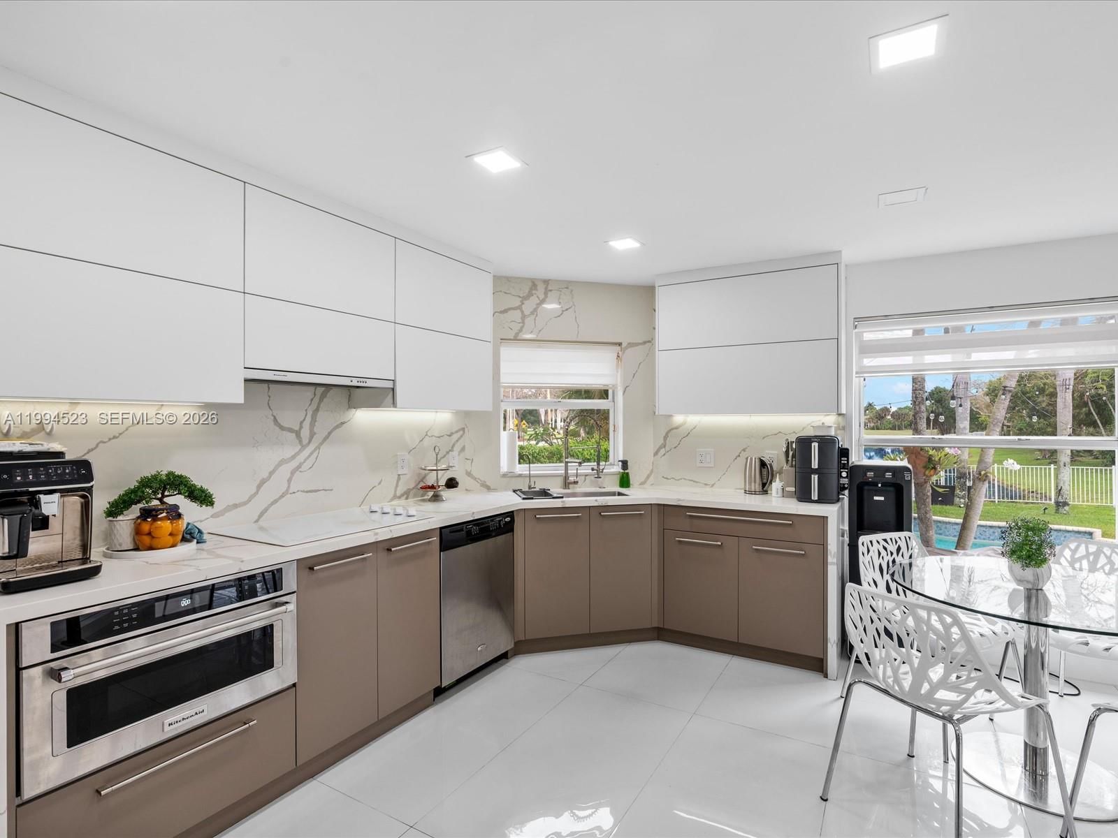 Real estate property located at 1607 157th Ave, Broward, Hollywood Lakes Country C, Pembroke Pines, FL