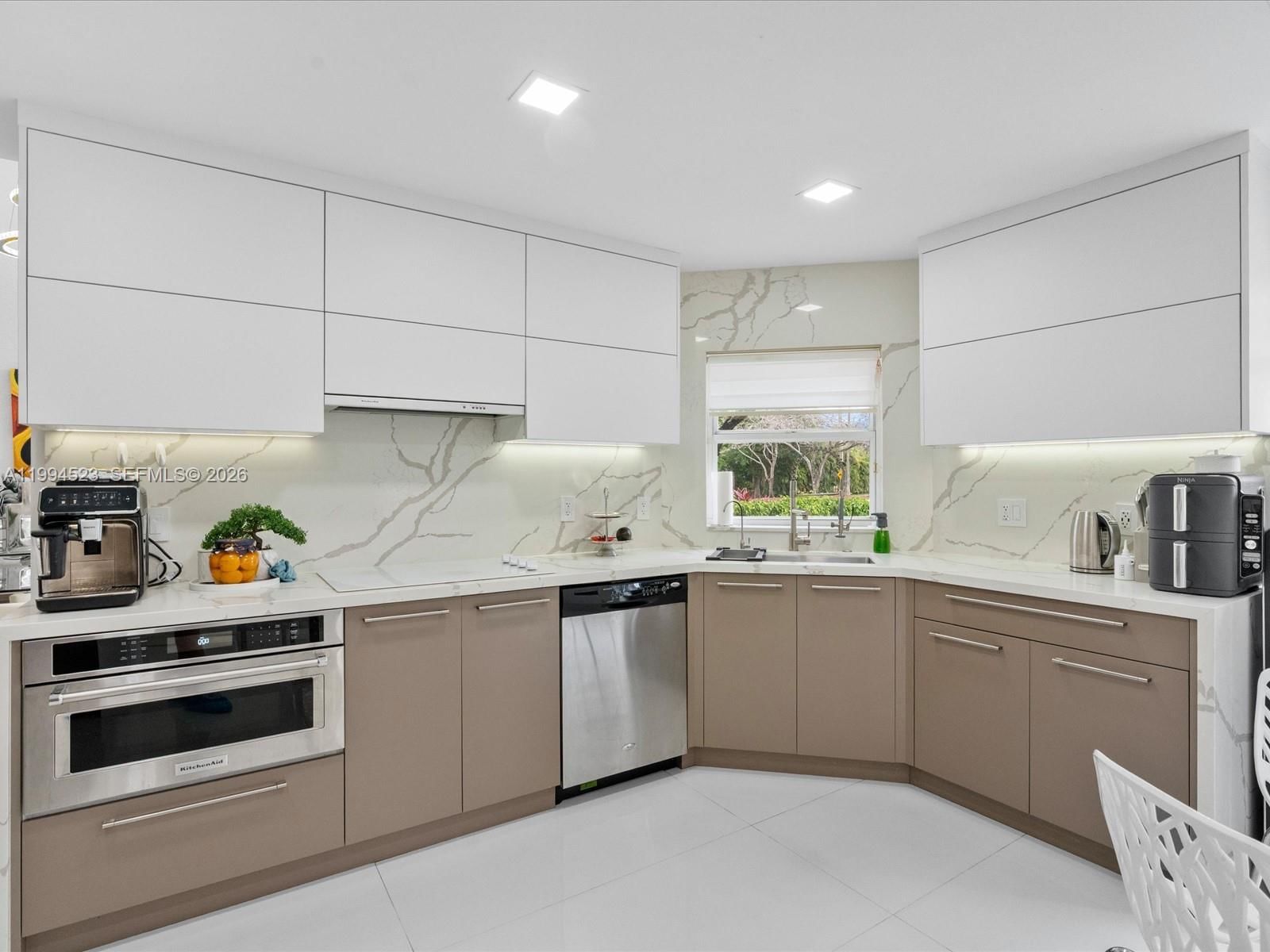 Real estate property located at 1607 157th Ave, Broward, Hollywood Lakes Country C, Pembroke Pines, FL