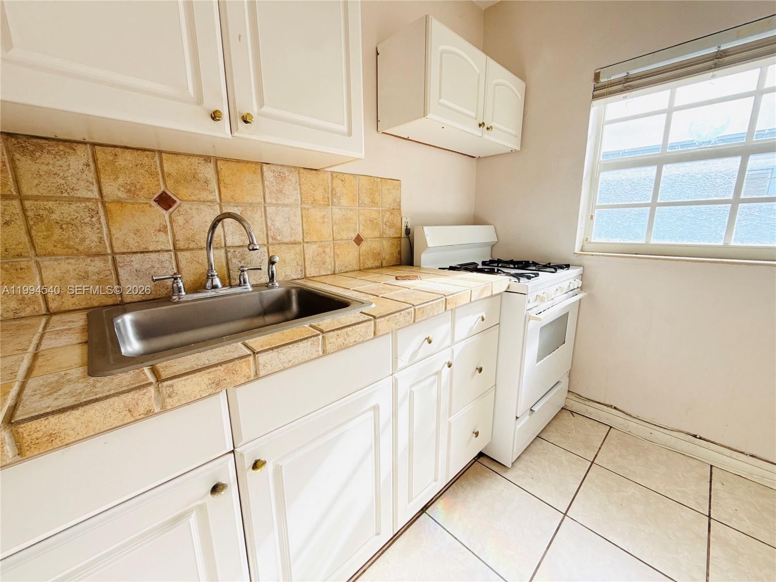 Real estate property located at 555 16th Ave #11, Miami-dade, Los Jardines Condo, Miami, FL