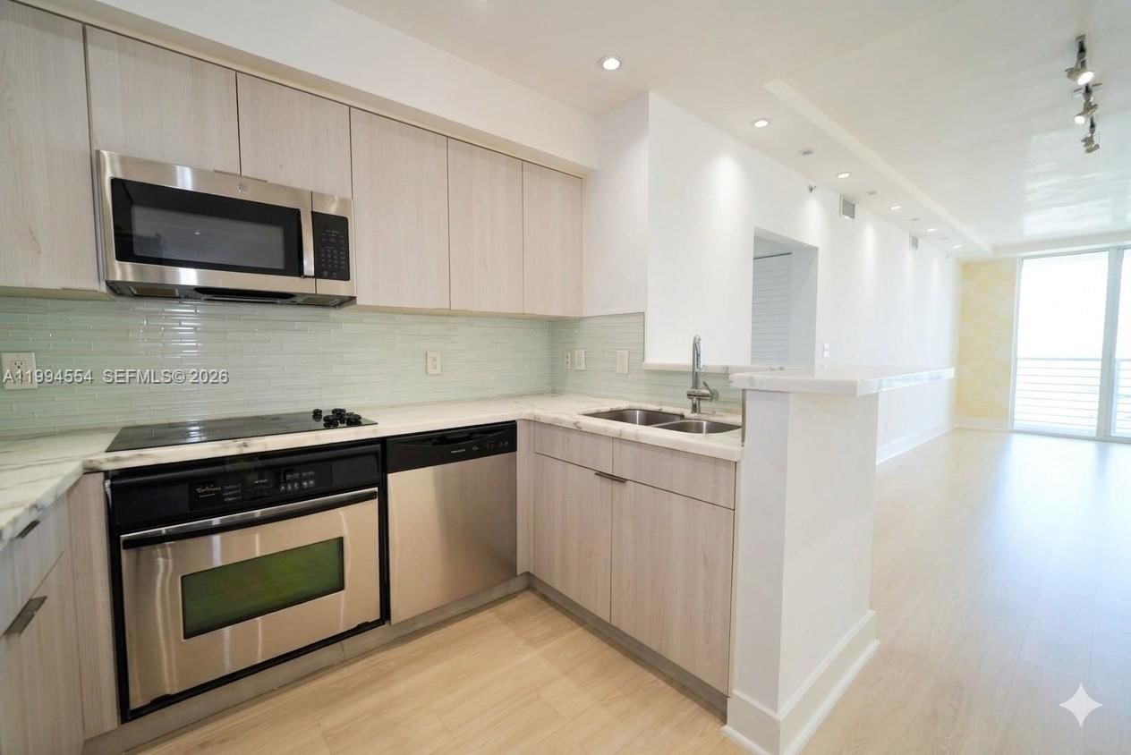 Real estate property located at 325 Biscayne Blvd #3314, Miami-dade, One Miami West Condo, Miami, FL