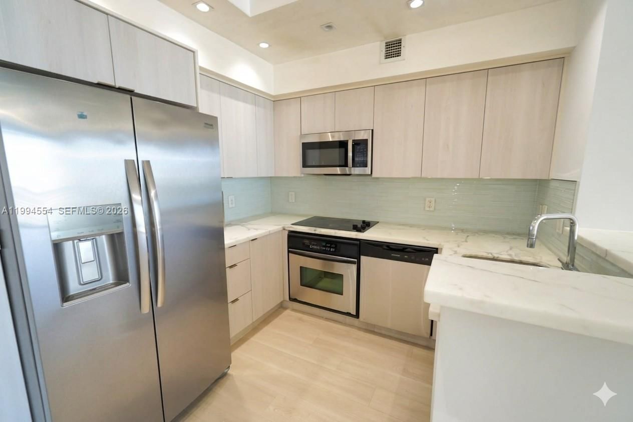 Real estate property located at 325 Biscayne Blvd #3314, Miami-dade, One Miami West Condo, Miami, FL
