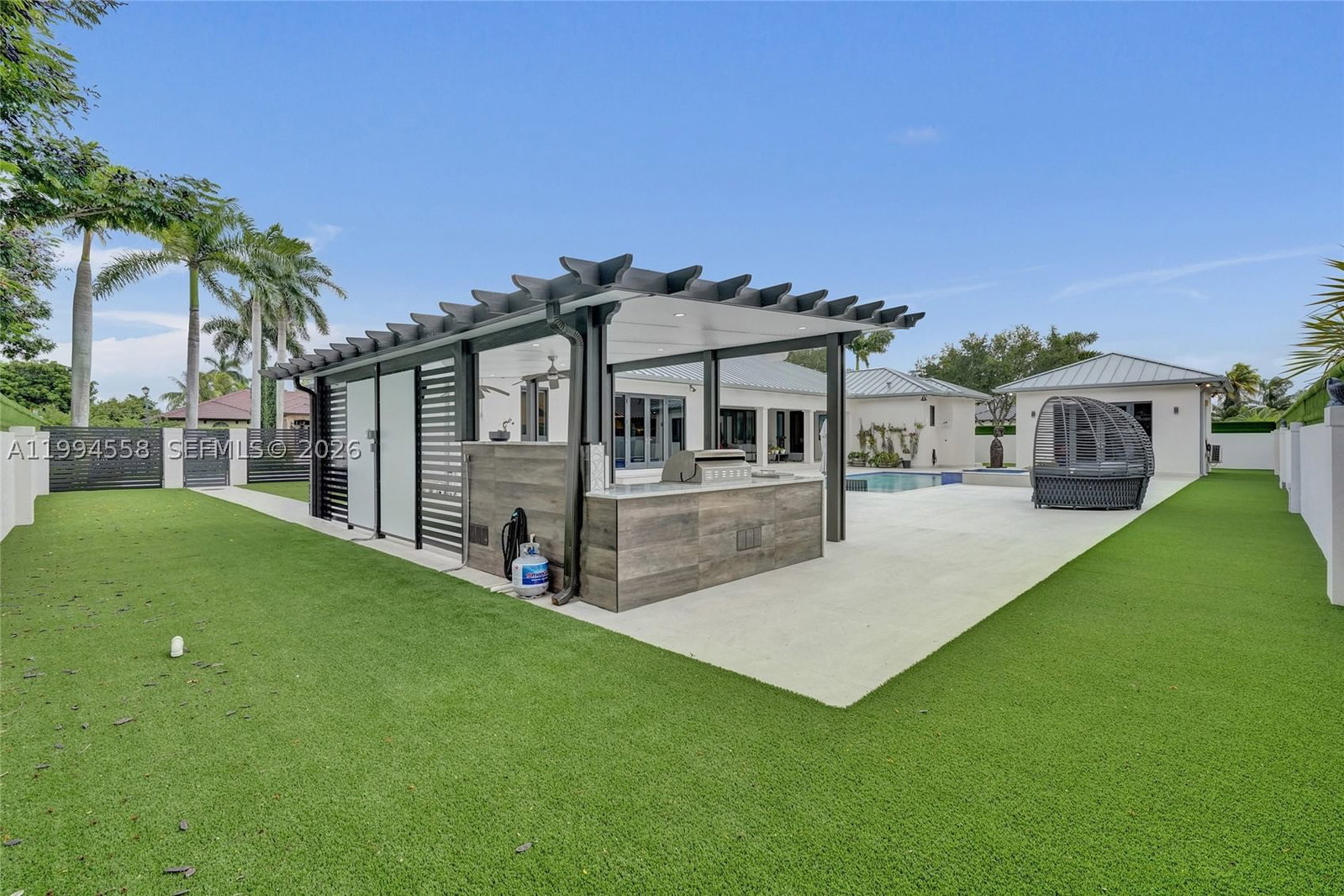 Real estate property located at 2600 128th Ct, Miami-dade, Chiu Sub, Miami, FL