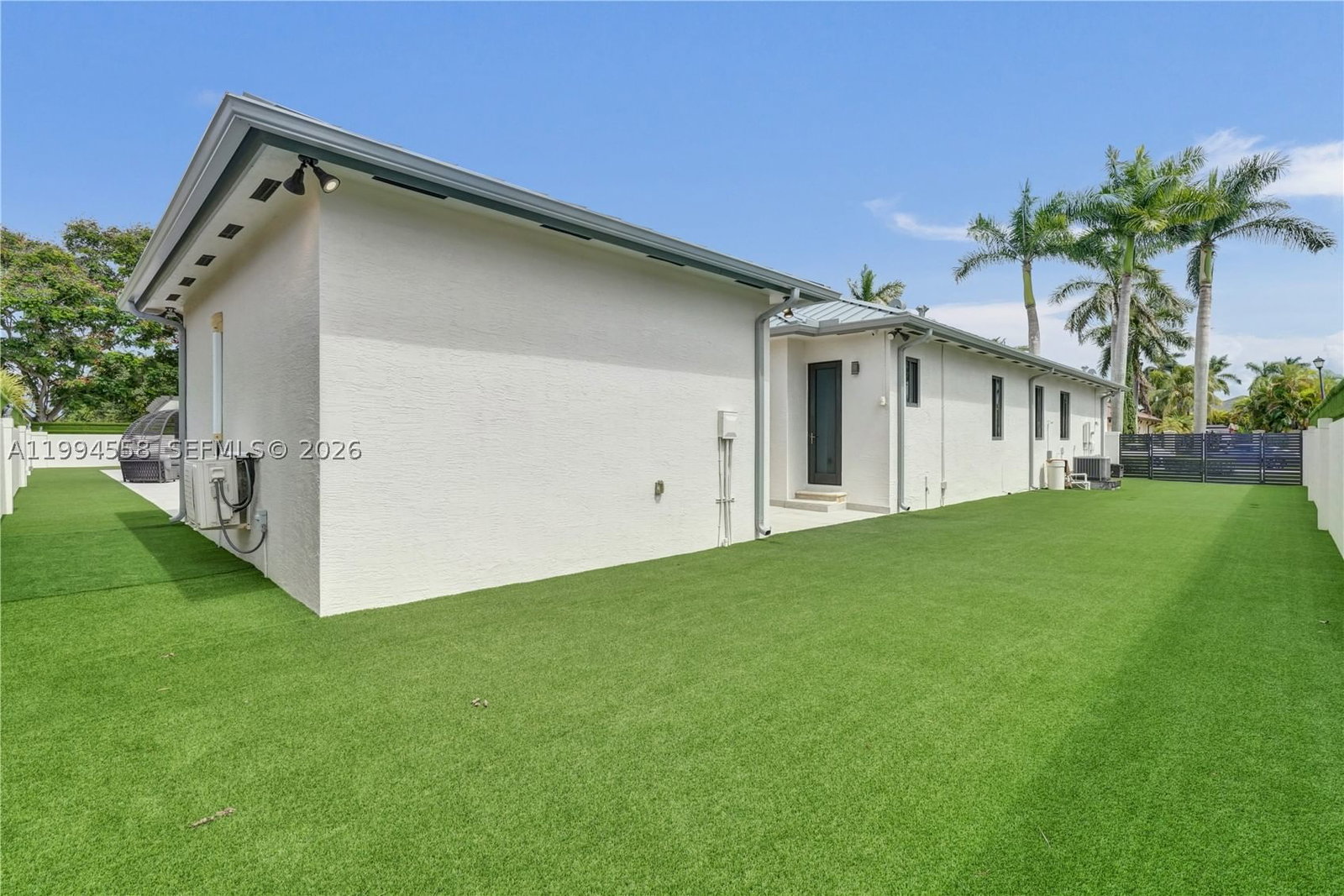 Real estate property located at 2600 128th Ct, Miami-dade, Chiu Sub, Miami, FL