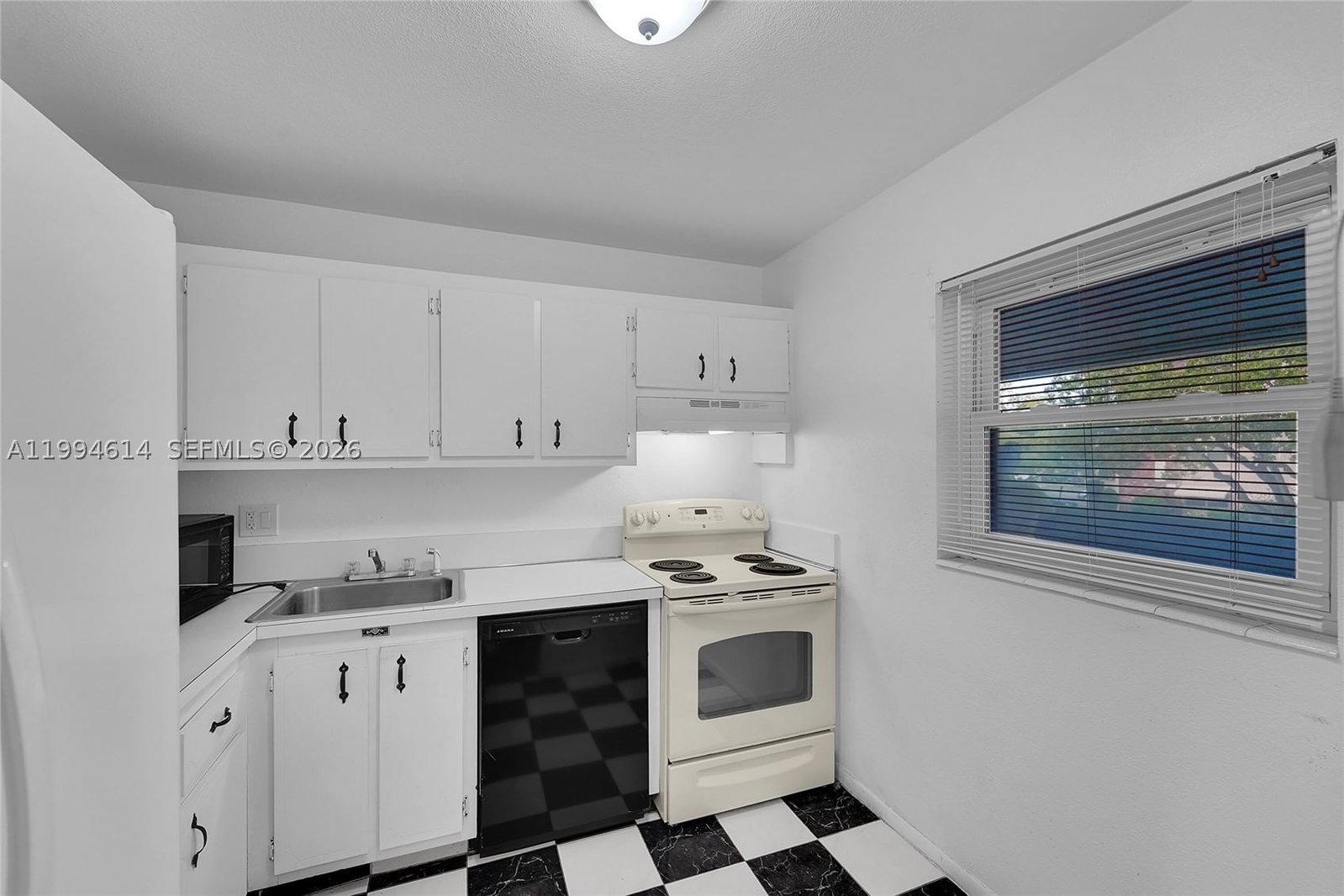 Real estate property located at 3090 46th Ave #212C, Broward, Lauderdale Oaks Condo Xix, Lauderdale Lakes, FL