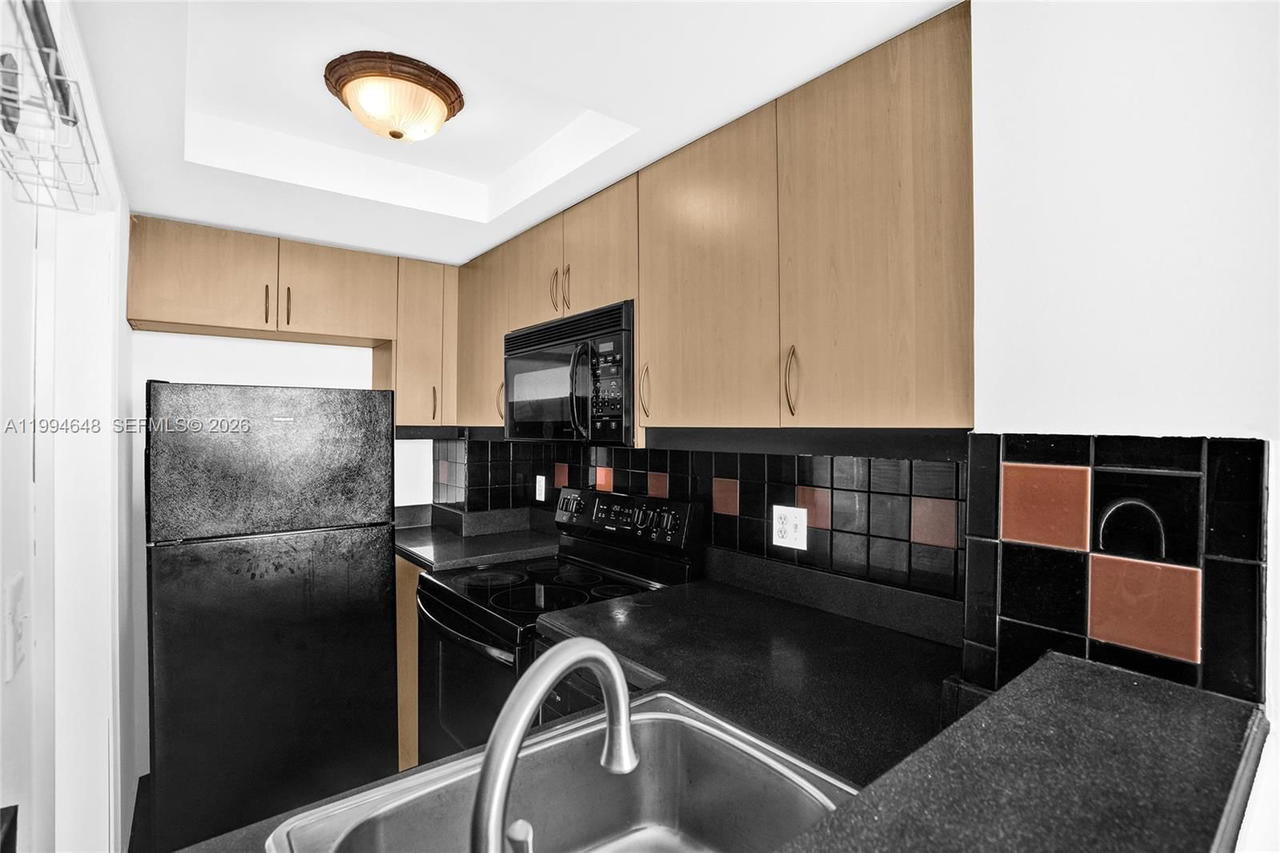 Real estate property located at 2951 Bayshore Dr #1012, Miami-dade, The Mutiny Condo, Miami, FL