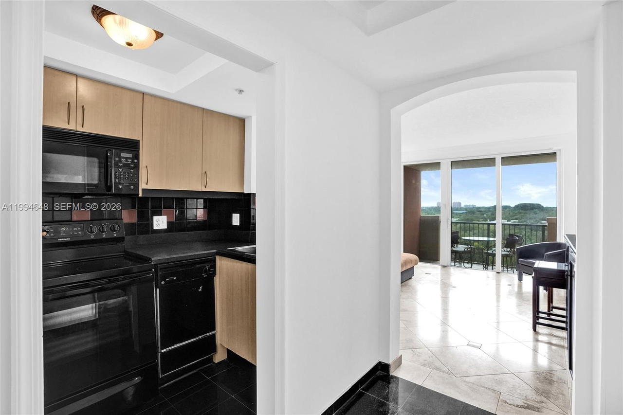 Real estate property located at 2951 Bayshore Dr #1012, Miami-dade, The Mutiny Condo, Miami, FL