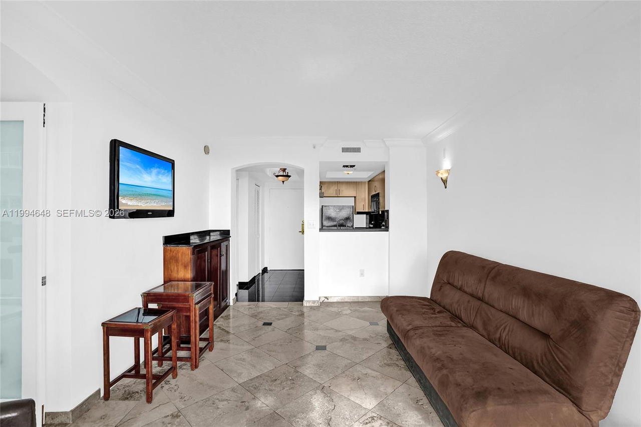 Real estate property located at 2951 Bayshore Dr #1012, Miami-dade, The Mutiny Condo, Miami, FL