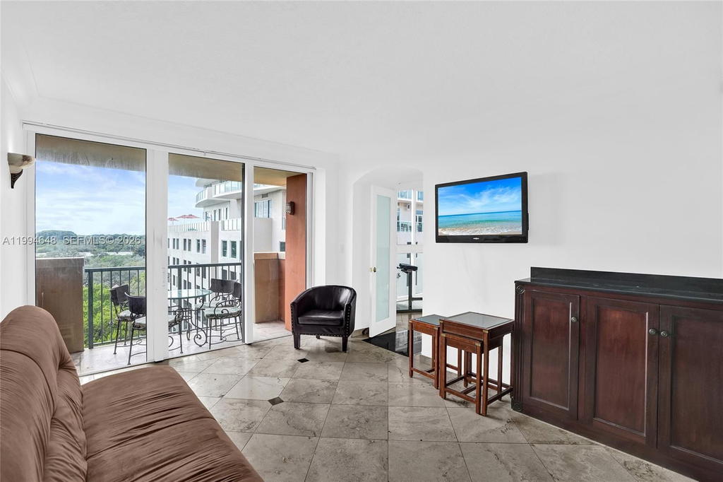Real estate property located at 2951 Bayshore Dr #1012, Miami-dade, The Mutiny Condo, Miami, FL