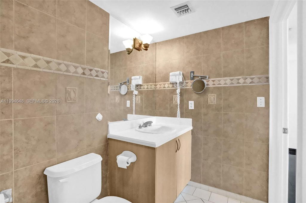 Real estate property located at 2951 Bayshore Dr #1012, Miami-dade, The Mutiny Condo, Miami, FL