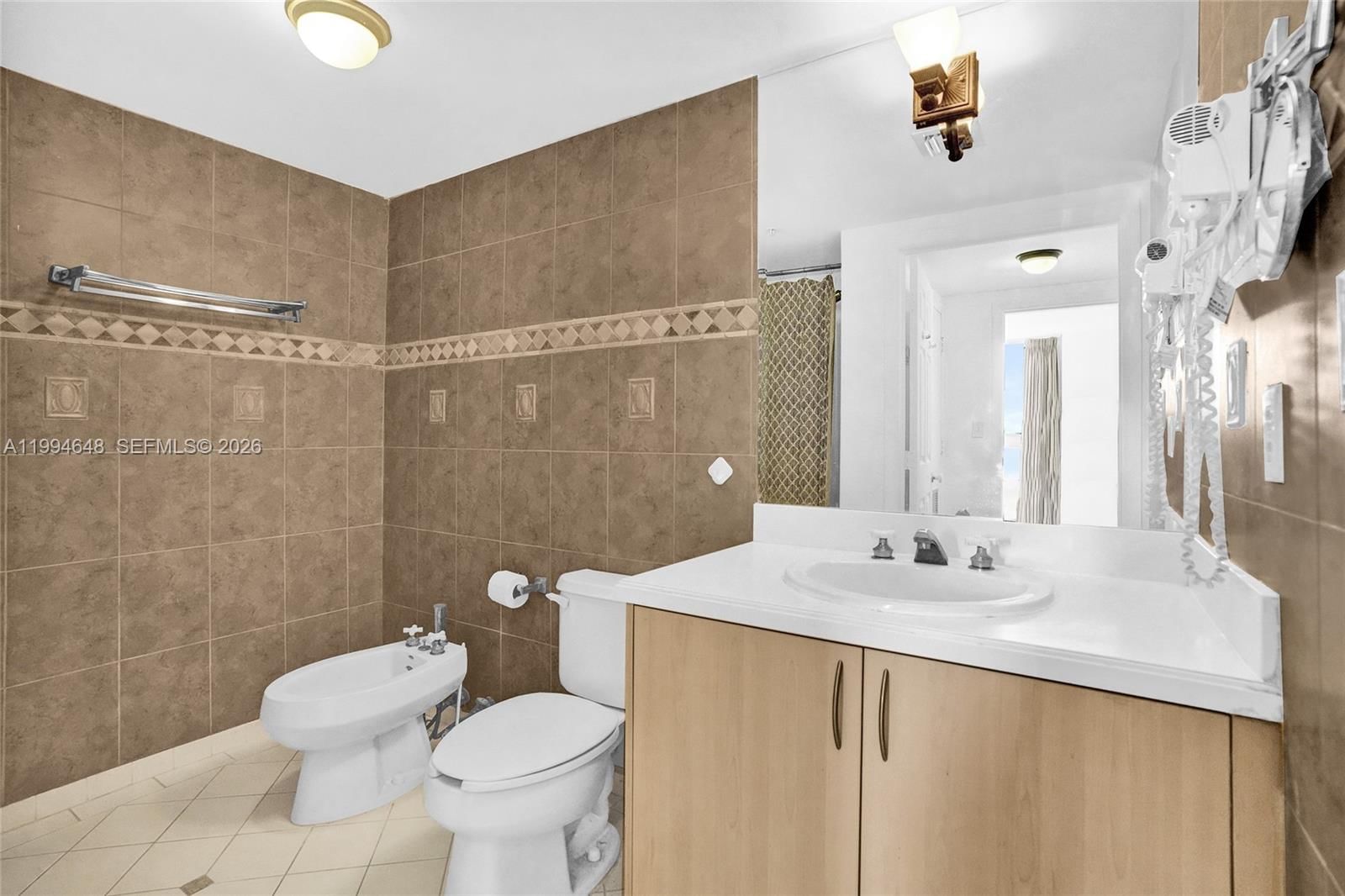 Real estate property located at 2951 Bayshore Dr #1012, Miami-dade, The Mutiny Condo, Miami, FL