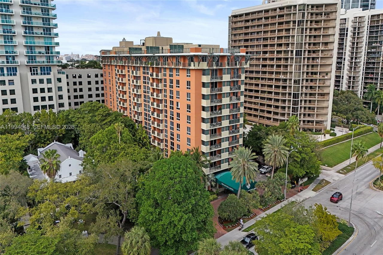Real estate property located at 2951 Bayshore Dr #1012, Miami-dade, The Mutiny Condo, Miami, FL