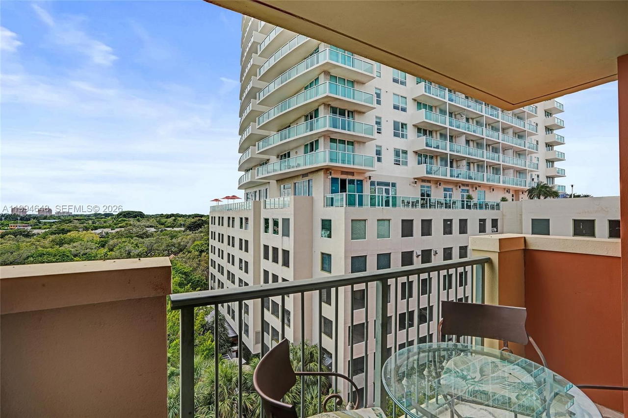 Real estate property located at 2951 Bayshore Dr #1012, Miami-dade, The Mutiny Condo, Miami, FL