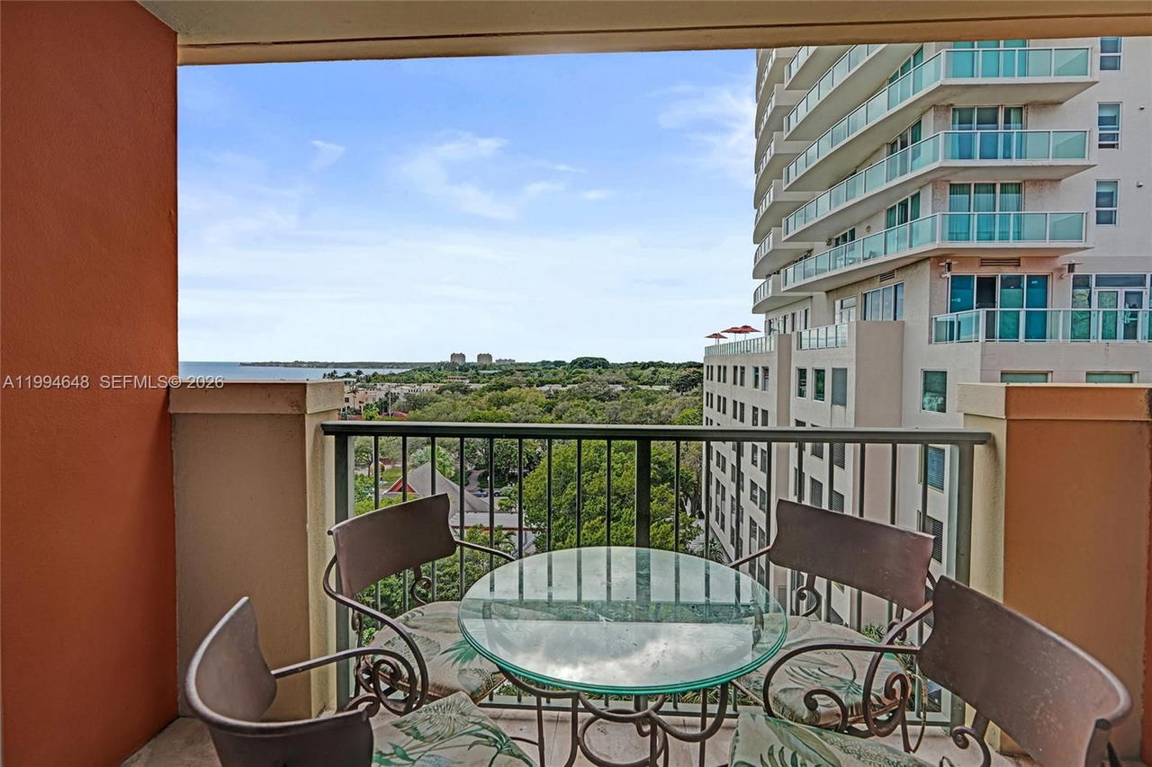 Real estate property located at 2951 Bayshore Dr #1012, Miami-dade, The Mutiny Condo, Miami, FL