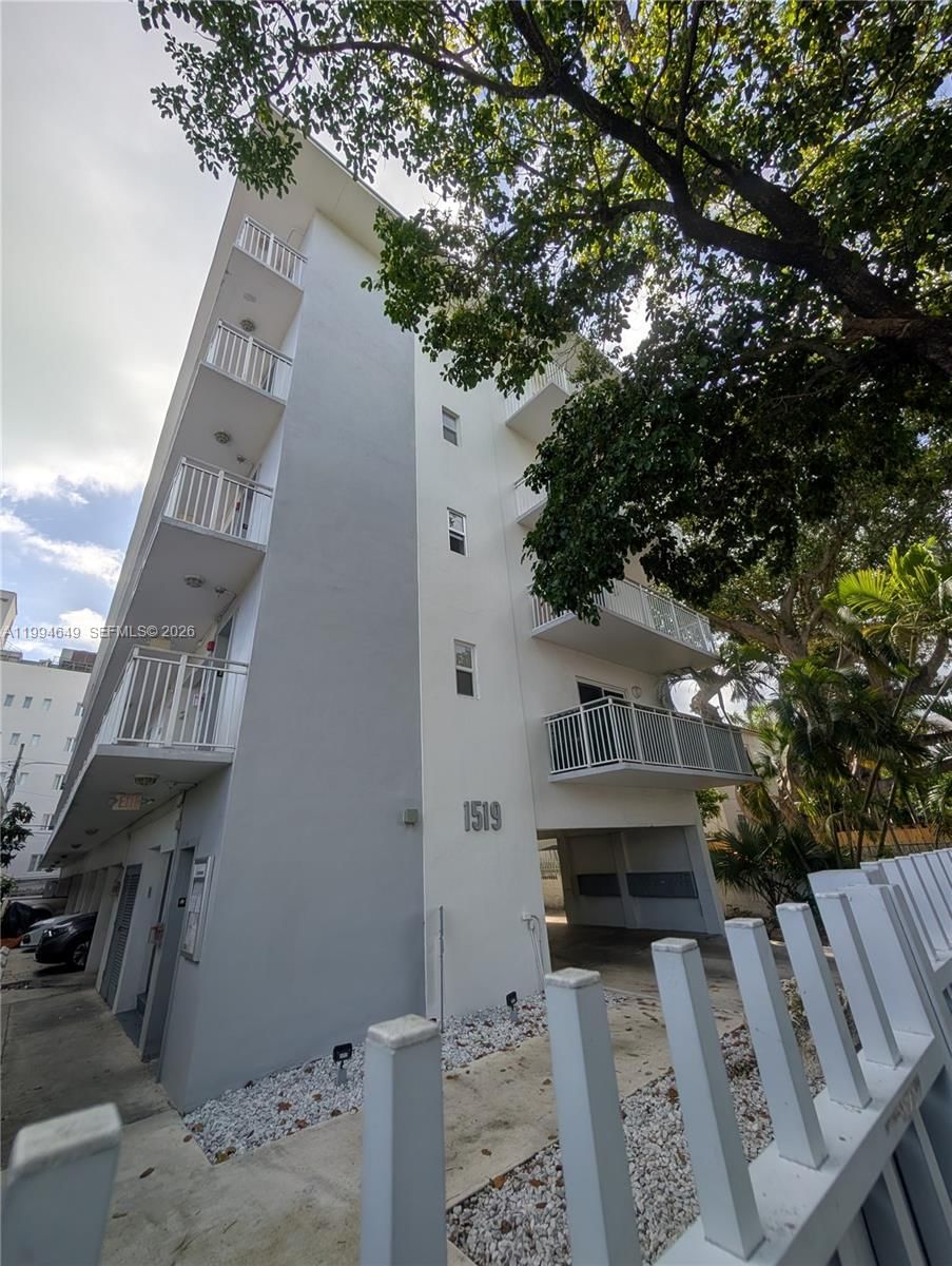 Real estate property located at 1519 Drexel Ave #200, Miami-dade, Drexel 15 Condo, Miami Beach, FL