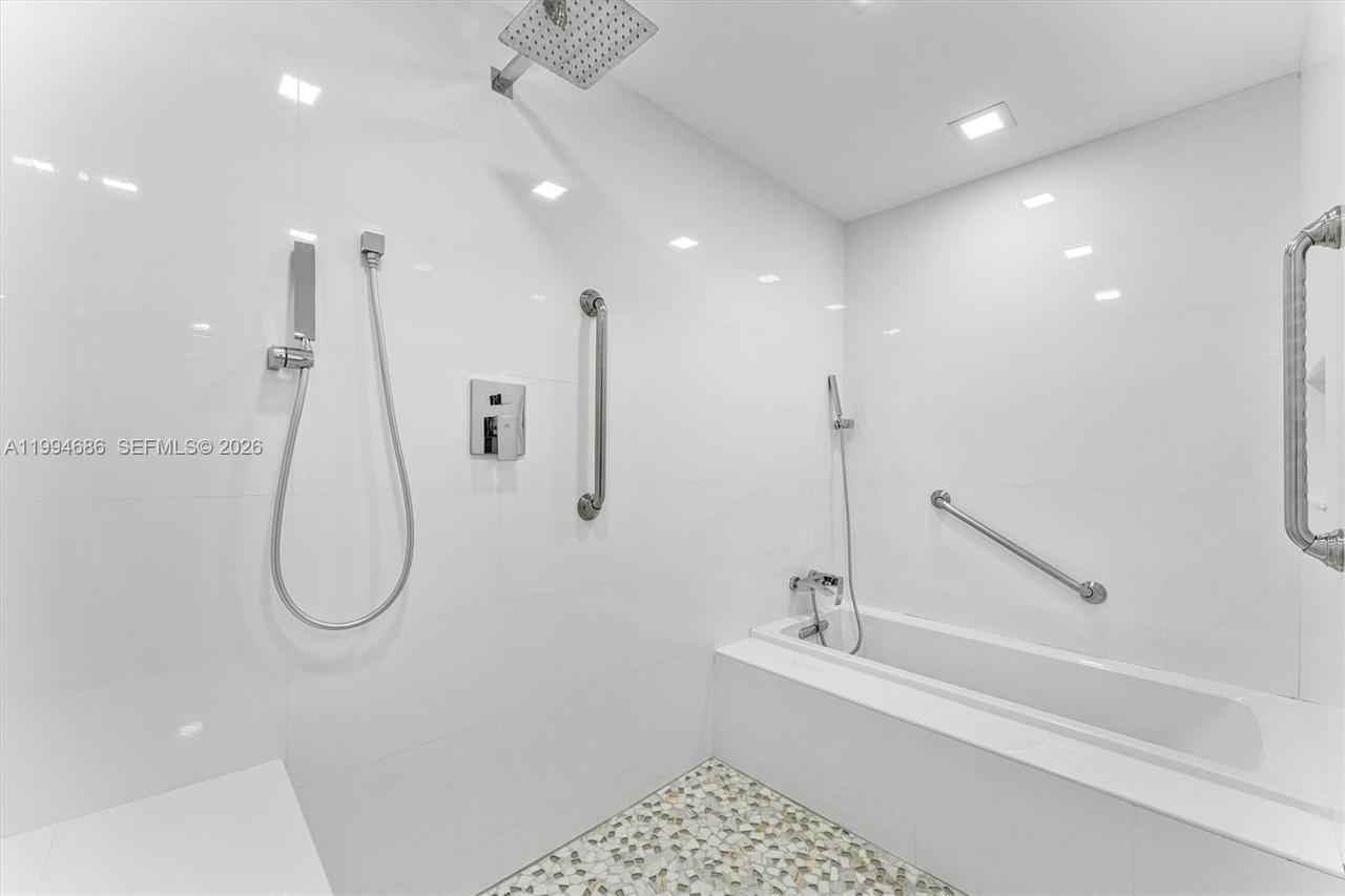 Real estate property located at 392 Golfview Rd A, Palm Beach, Royale Harbour Condo Or 2, North Palm Beach, FL