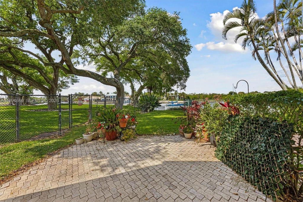 Real estate property located at 392 Golfview Rd A, Palm Beach, Royale Harbour Condo Or 2, North Palm Beach, FL