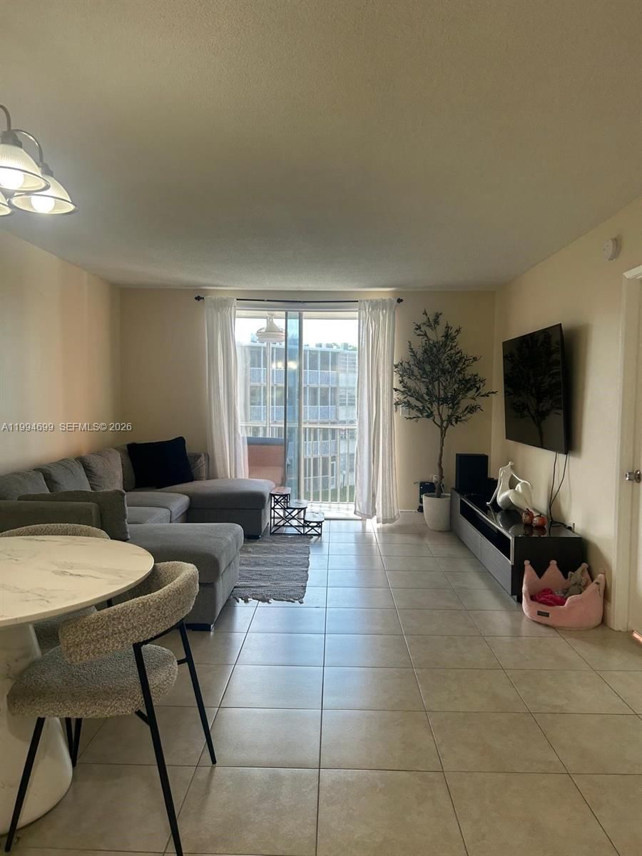 Real estate property located at 1700 191st St #304, Miami-dade, Jade Winds Grp Easter Lil, Miami, FL