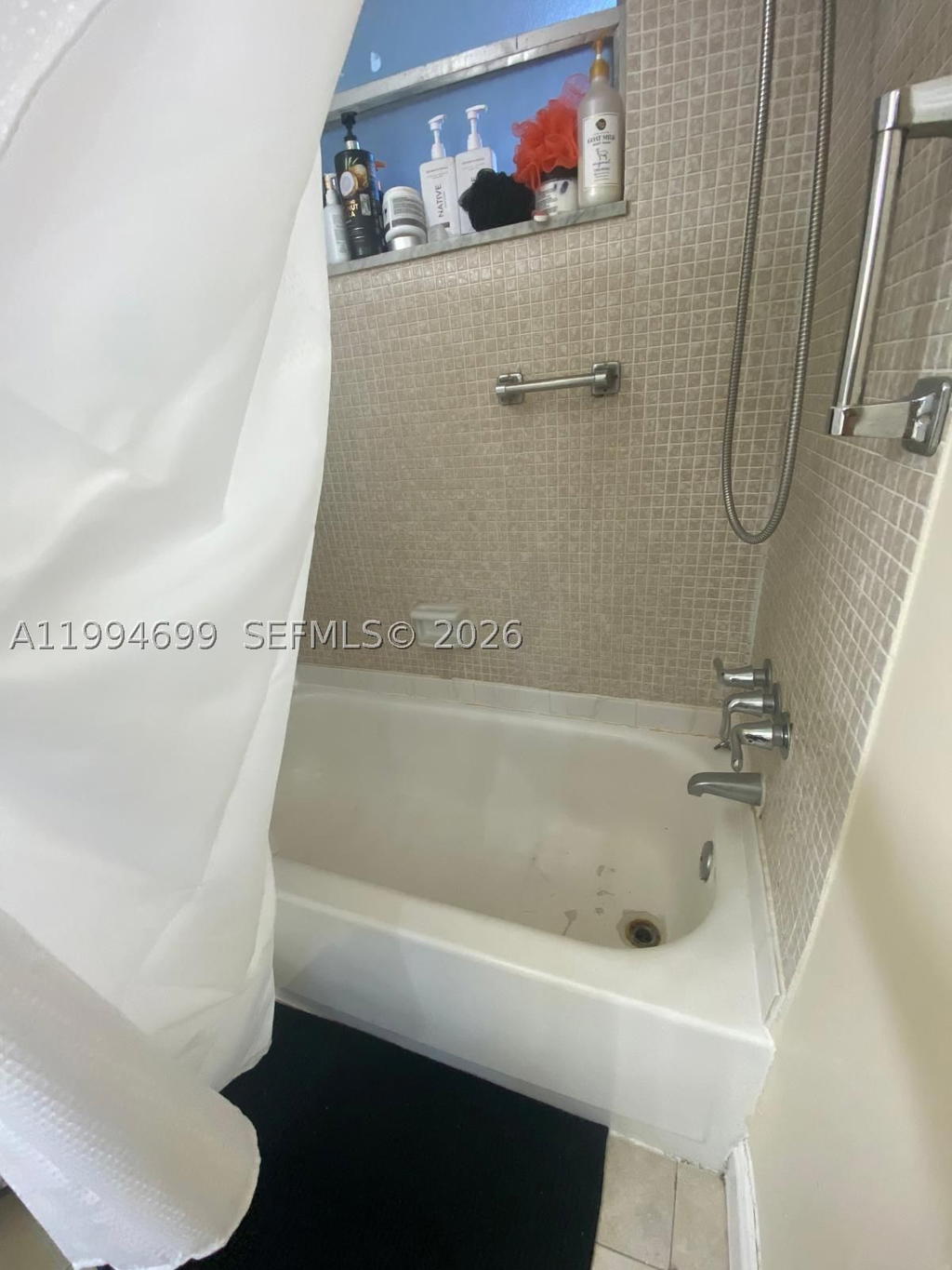 Real estate property located at 1700 191st St #304, Miami-dade, Jade Winds Grp Easter Lil, Miami, FL