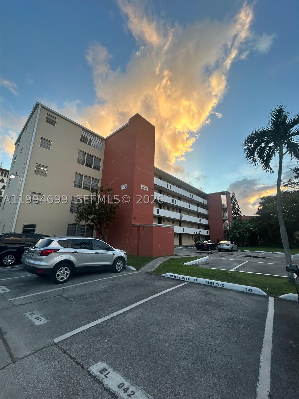 Real estate property located at 1700 191st St #304, Miami-dade, Jade Winds Grp Easter Lil, Miami, FL