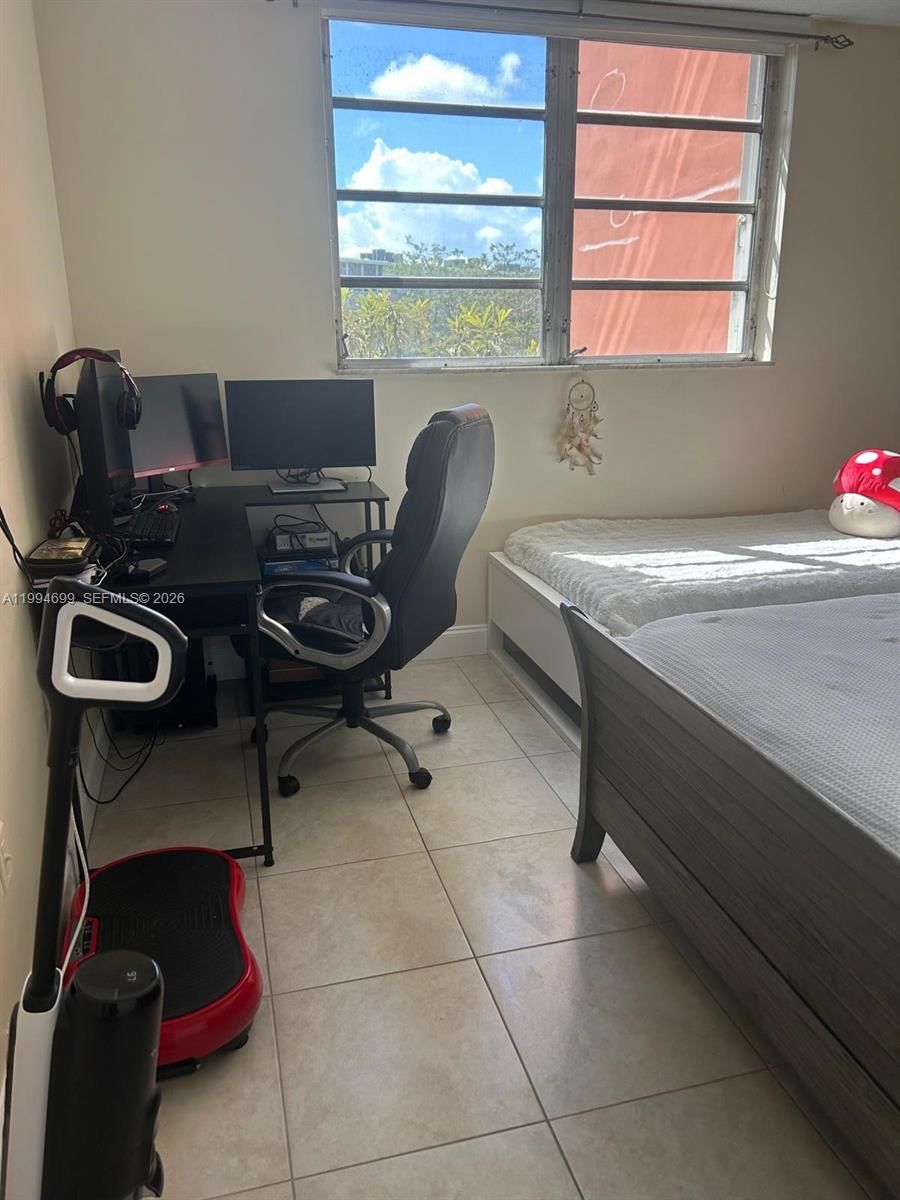 Real estate property located at 1700 191st St #304, Miami-dade, Jade Winds Grp Easter Lil, Miami, FL