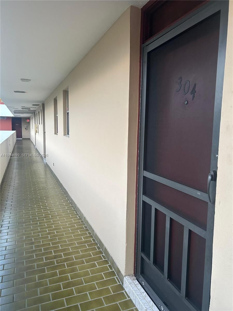 Real estate property located at 1700 191st St #304, Miami-dade, Jade Winds Grp Easter Lil, Miami, FL