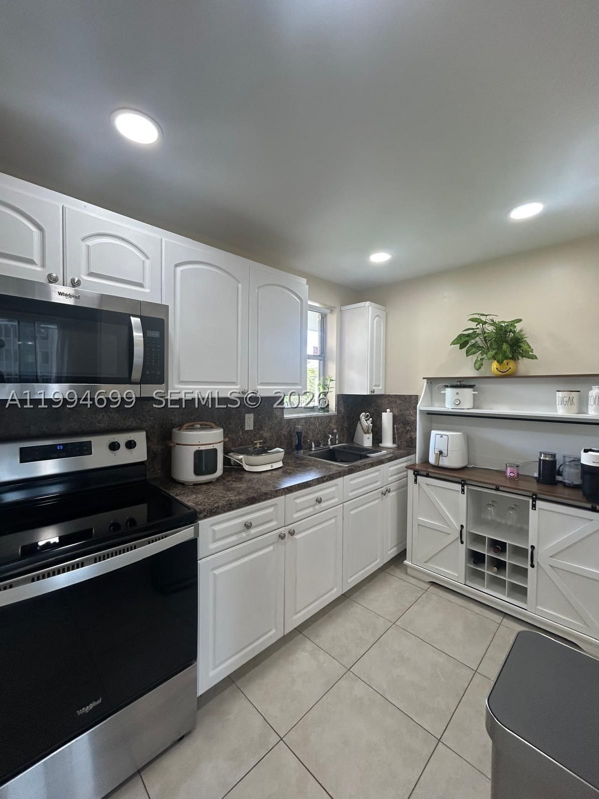 Real estate property located at 1700 191st St #304, Miami-dade, Jade Winds Grp Easter Lil, Miami, FL