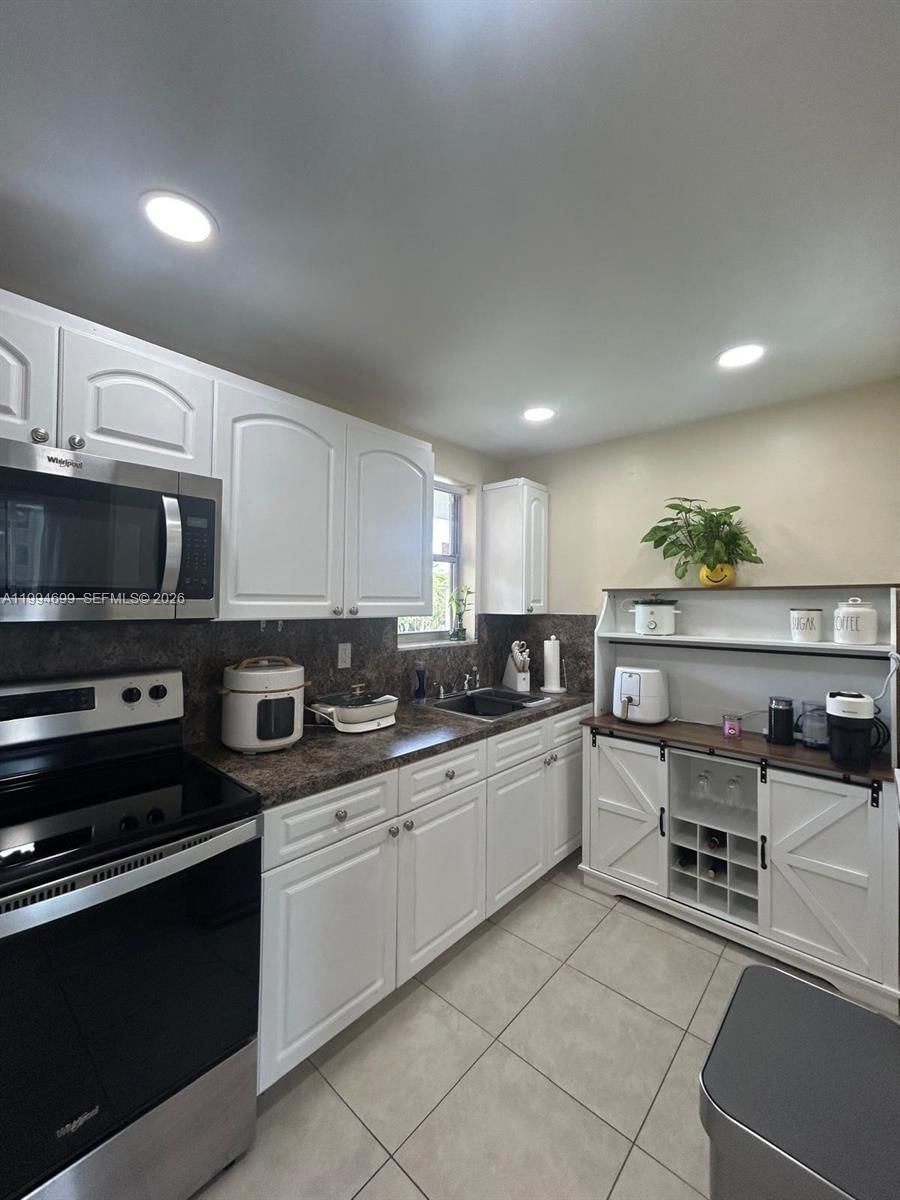 Real estate property located at 1700 191st St #304, Miami-dade, Jade Winds Grp Easter Lil, Miami, FL