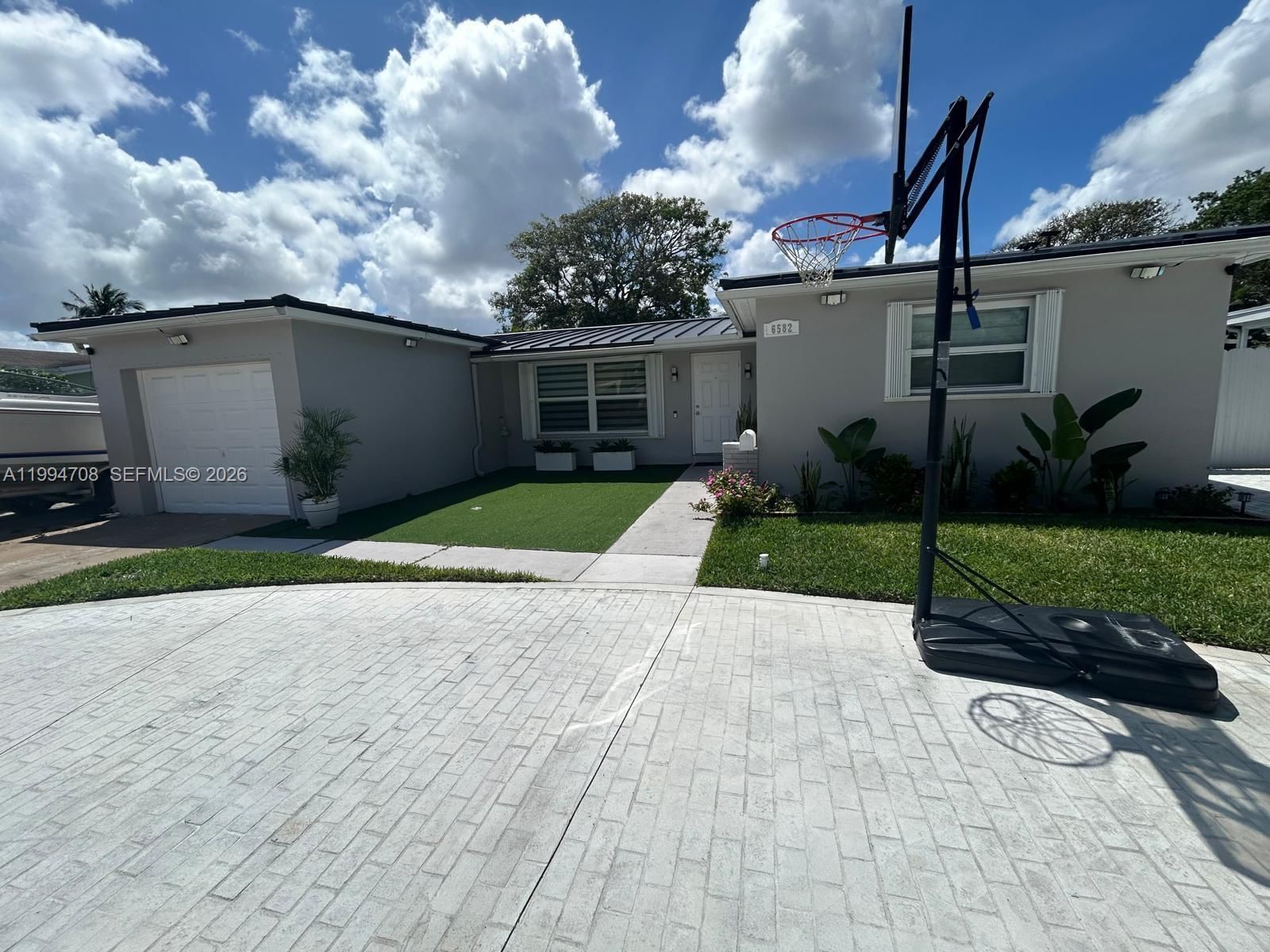 Real estate property located at 6582 1st St, Broward, Oriole Margate Sec 1, Margate, FL
