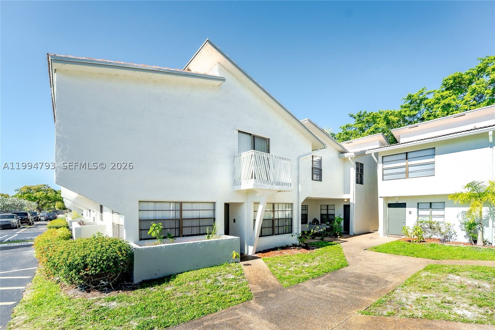 Real estate property located at 2570 Coral Springs Dr #2570, Broward, Palm Springs Village Cond, Coral Springs, FL
