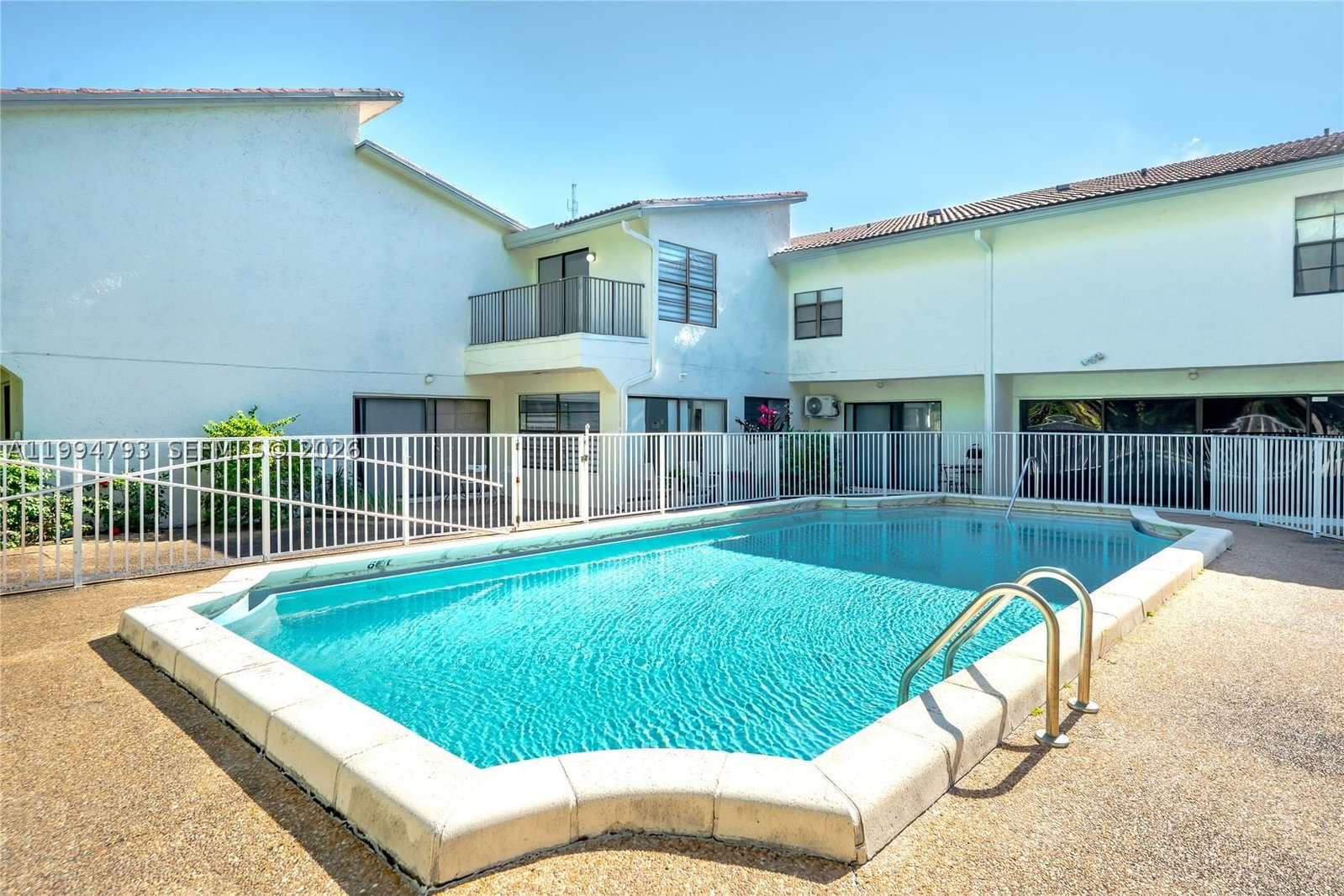 Real estate property located at 2570 Coral Springs Dr #2570, Broward, Palm Springs Village Cond, Coral Springs, FL