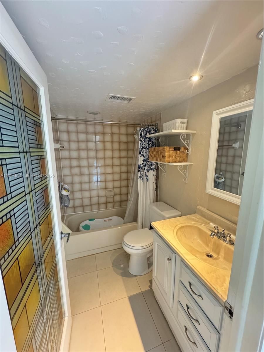 Real estate property located at 2055 122nd Ave #403, Miami-dade, International Towers Cond, Miami, FL