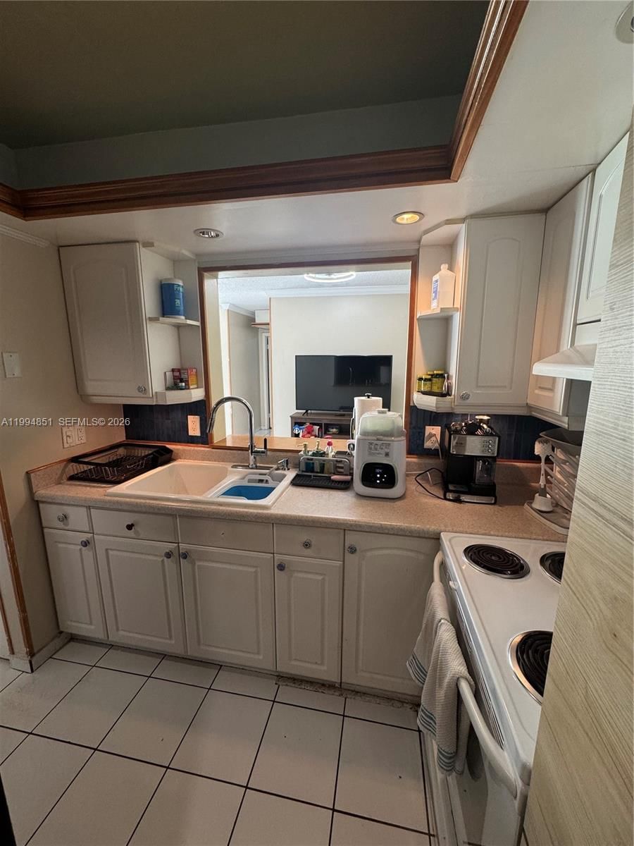 Real estate property located at 2055 122nd Ave #403, Miami-dade, International Towers Cond, Miami, FL