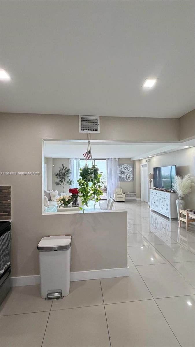 Real estate property located at 13499 Biscayne Blvd #805, Miami-dade, Sailboat Cay Condo, North Miami, FL
