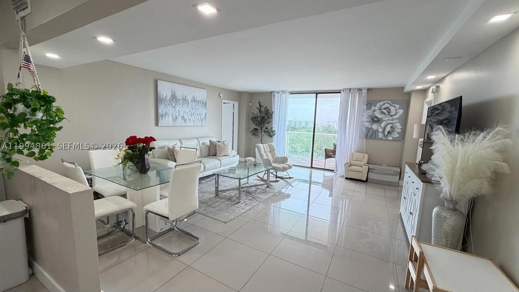 Real estate property located at 13499 Biscayne Blvd #805, Miami-dade, Sailboat Cay Condo, North Miami, FL