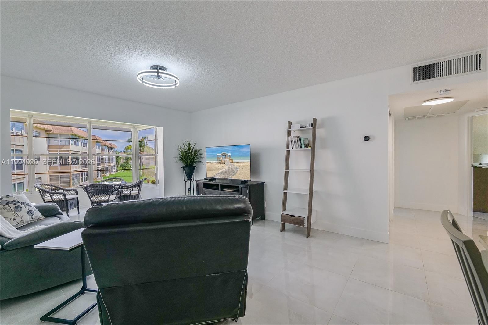 Real estate property located at 4701 34th St #502, Broward, Thistle Gardens Condo, Lauderdale Lakes, FL