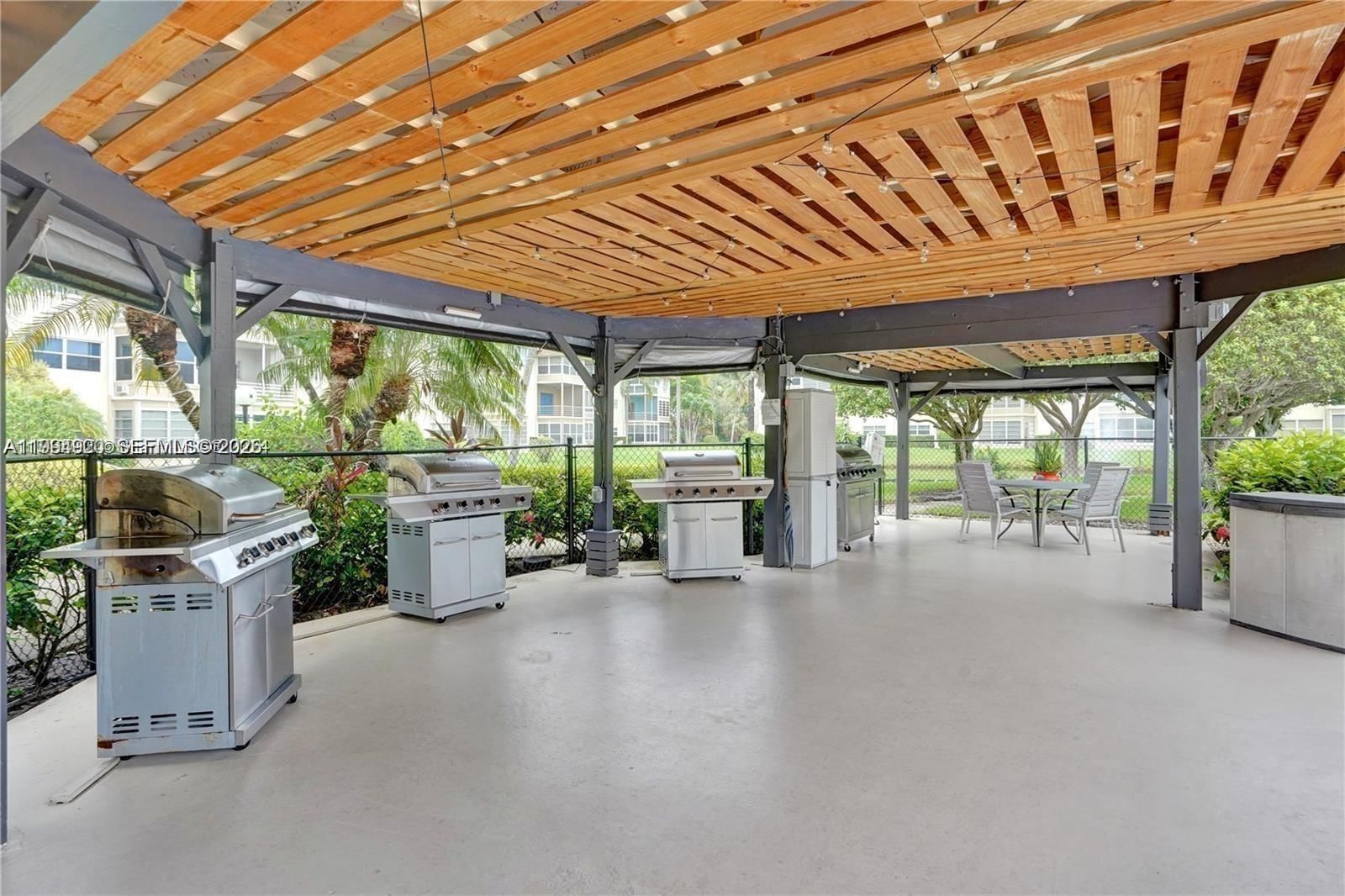 Real estate property located at 4701 34th St #502, Broward, Thistle Gardens Condo, Lauderdale Lakes, FL