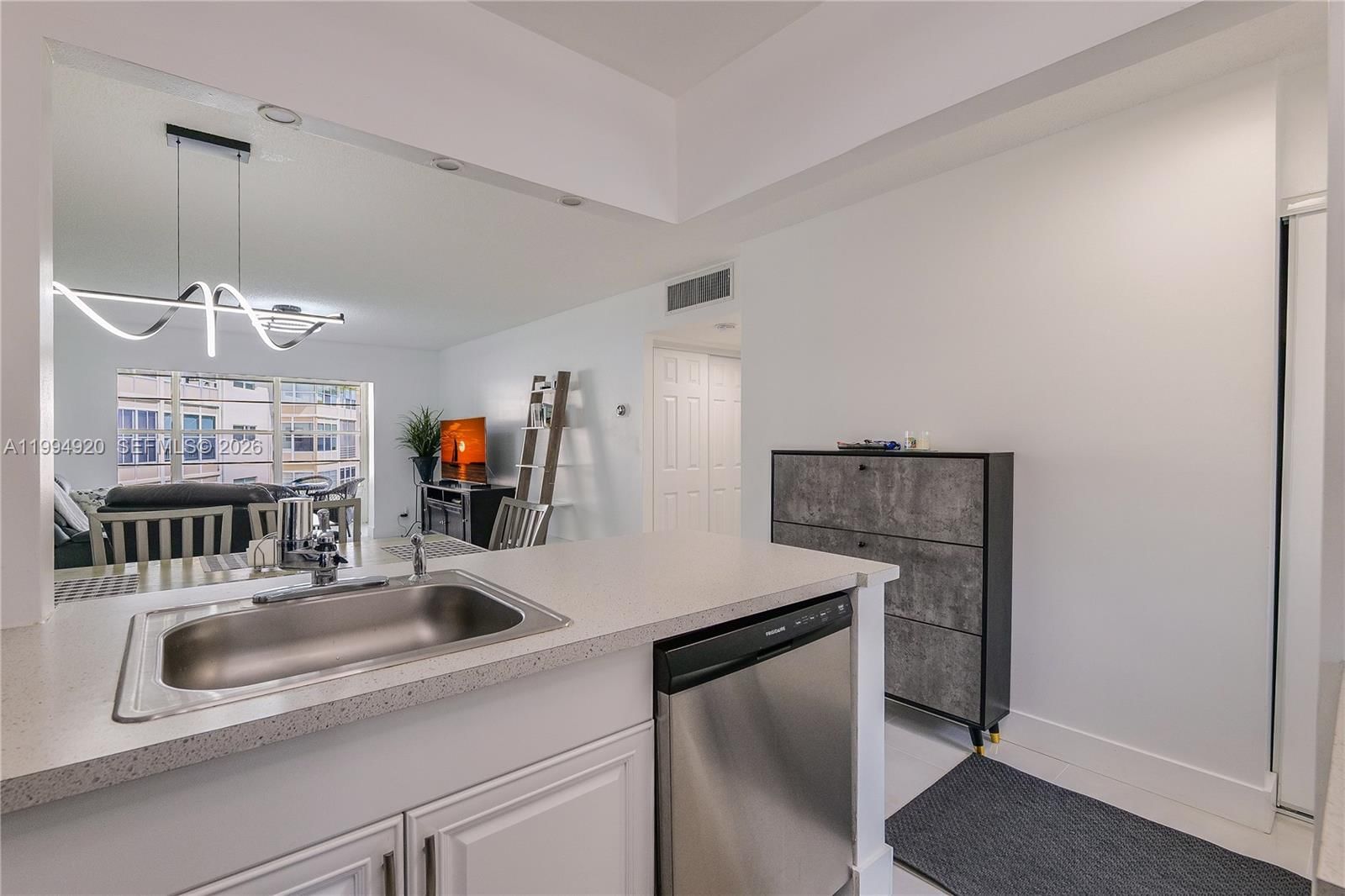 Real estate property located at 4701 34th St #502, Broward, Thistle Gardens Condo, Lauderdale Lakes, FL