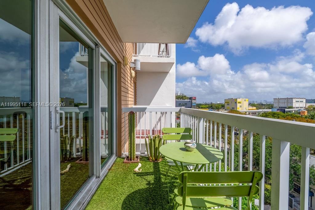 Real estate property located at 2740 28th Ter #705, Miami-dade, Villaggio In The Grove To, Miami, FL