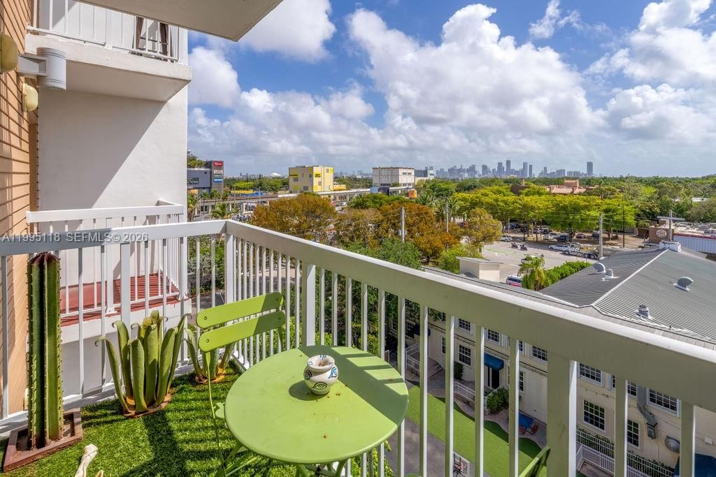 Real estate property located at 2740 28th Ter #705, Miami-dade, Villaggio In The Grove To, Miami, FL