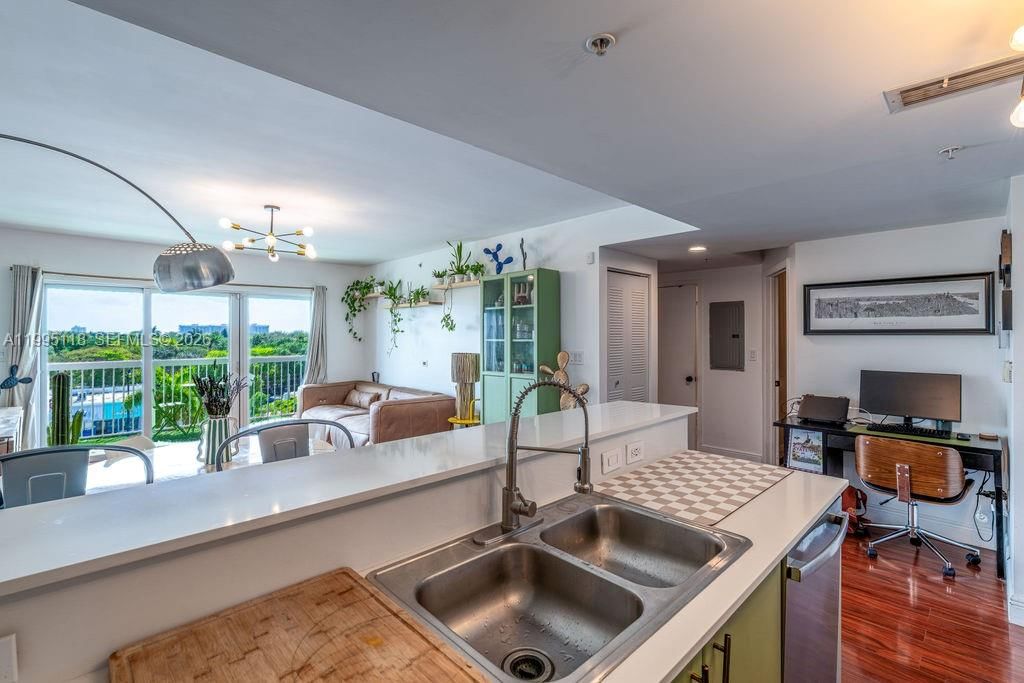 Real estate property located at 2740 28th Ter #705, Miami-dade, Villaggio In The Grove To, Miami, FL